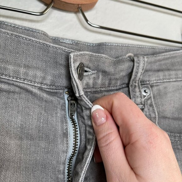 Gap Womens Gray Denim mid rise Slim Shorts rolled hem Size 31r - Picture 6 of 11